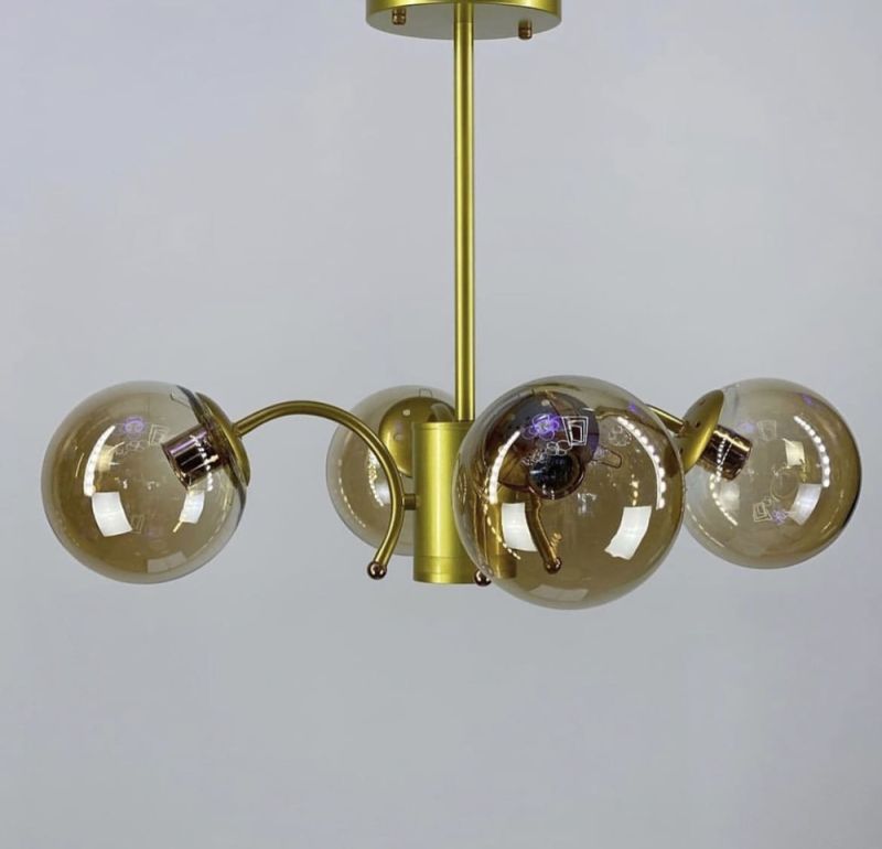 Стельова люстра на 4 або 6 плафони в корпусі золотистого кольору