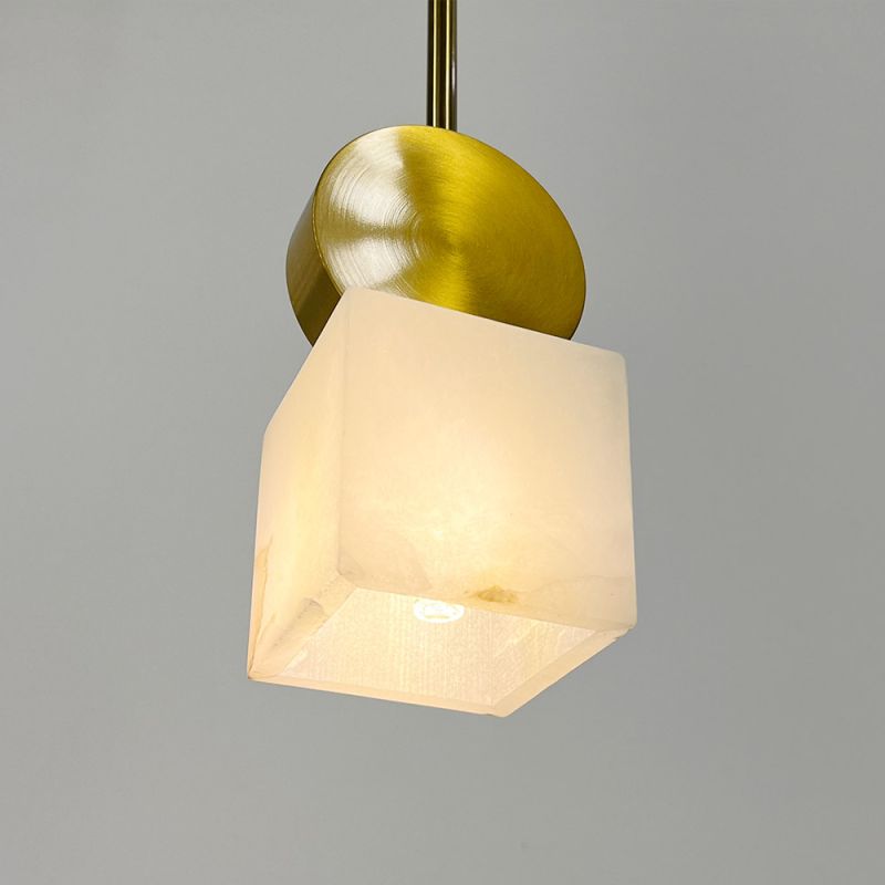 Латунний світильник із білим мармуровим плафоном 9х35 см