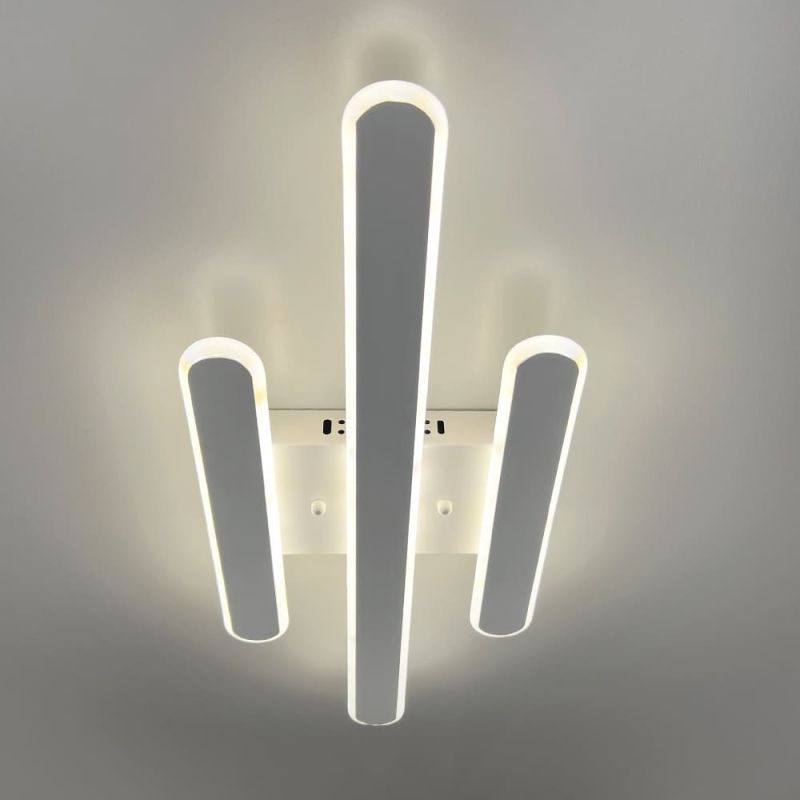 Стельова LED люстра в білому корпусі 62х25х6 см