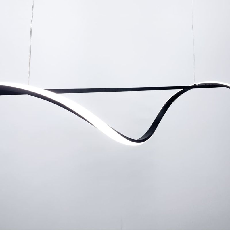 Видовжена лінійна світлодіодна люстра у чорному корпусі 120 см
