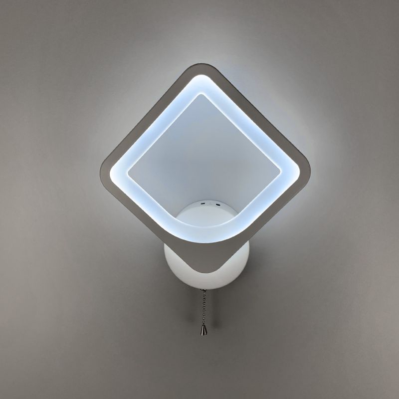 Мінімалістичнe бра LED у білому корпусі 