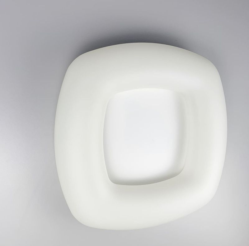 Стельовий LED світильник Schuller із білою основою 47×47 см