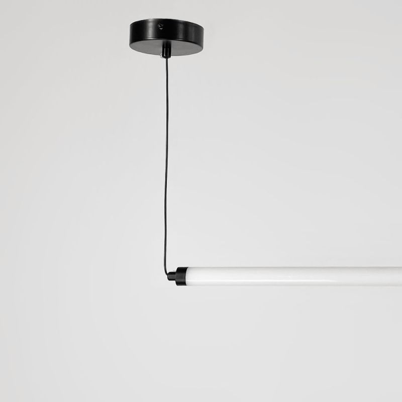 Led світильник у горизонтальній формі 90 см із чорною кулькою
