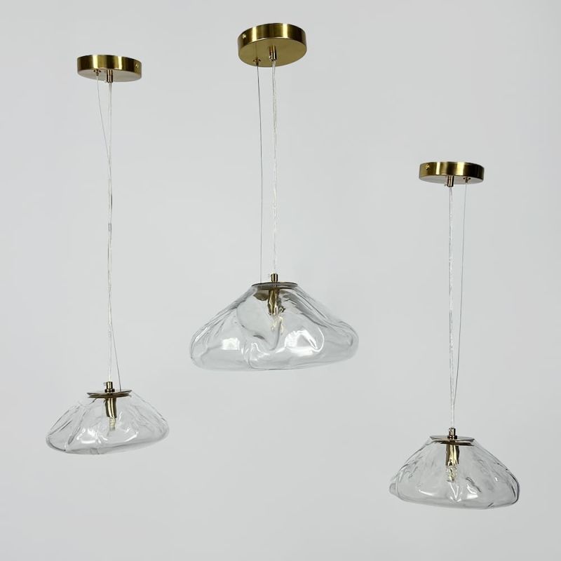 Скляний прозорий підвіс з легкими вигинами у латунному корпусі Ø 25 см