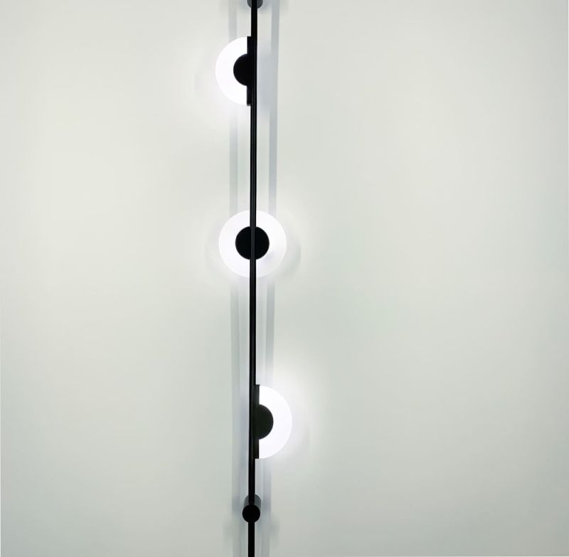 Видовжений настінний світильник Alabaster Sconce із акриловими пластинами