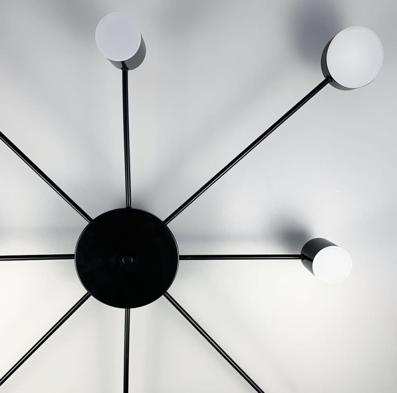 Стельовий LED світильник чорного кольору