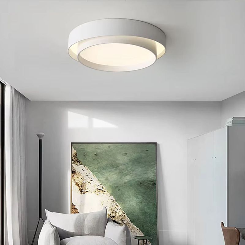 Люстра стельова у білому металевому корпусі Ø 50 см