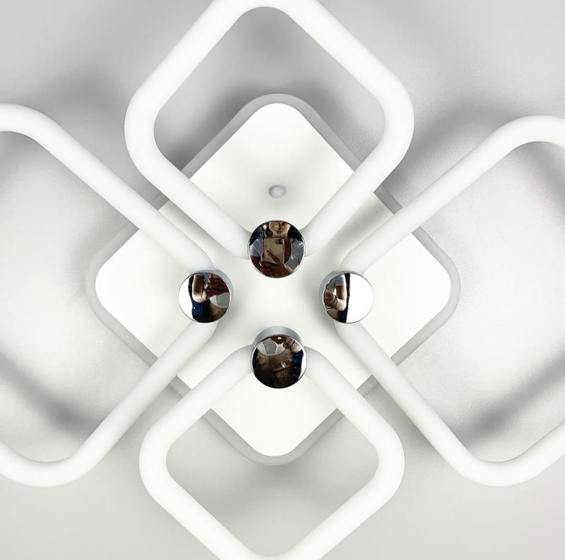 Світильник з LED кільцями, що розсіює світло на 360°