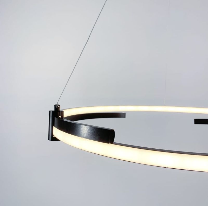 LED люстра у чорному кільцевому каркасі Ø 80 см