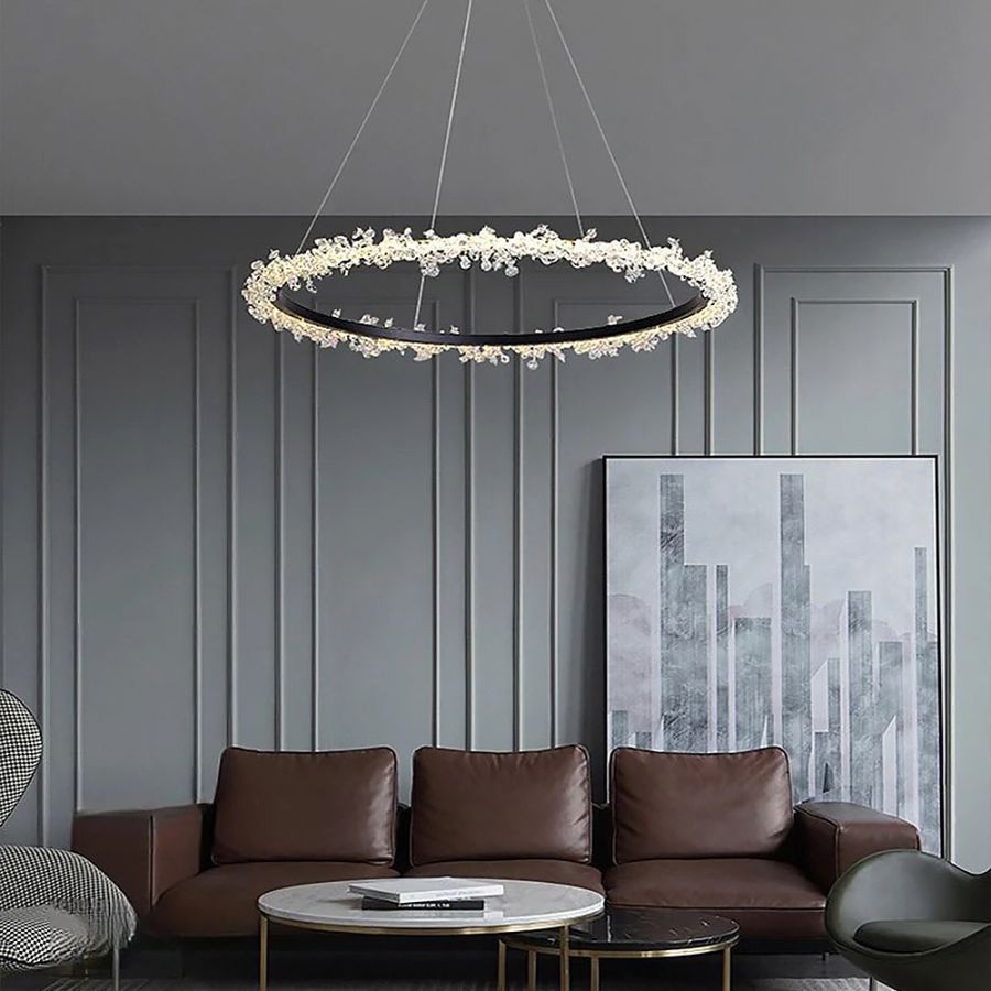 Підвісна люстра із прозорими камінчиками